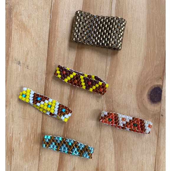4 Handmade Native American beaded rings & 1 Banana Republic chain ring - Picture 1 of 1